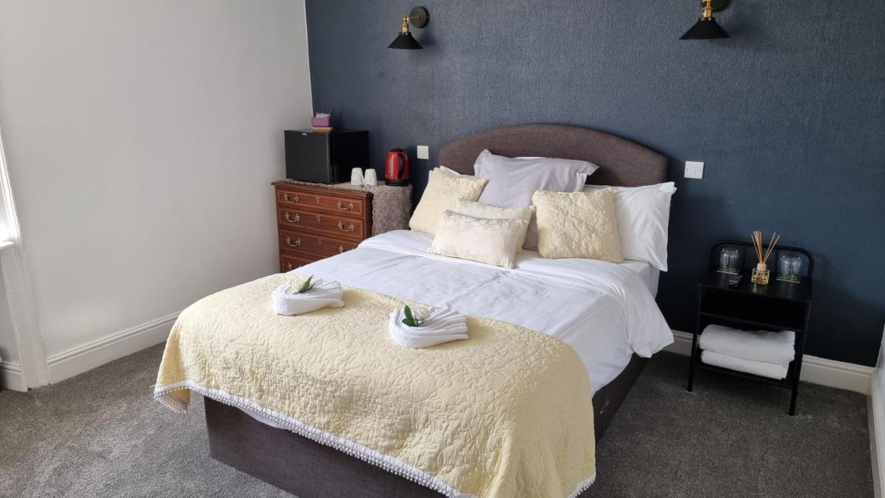 The Portcullis Hotel 치핑 소드버리 외부 사진